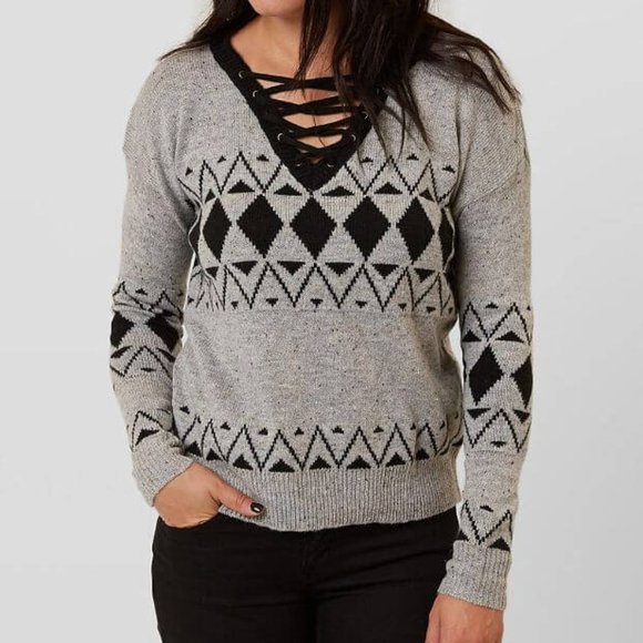 GILDED INTENT Gray and Black Sweater - Picture 1 of 8